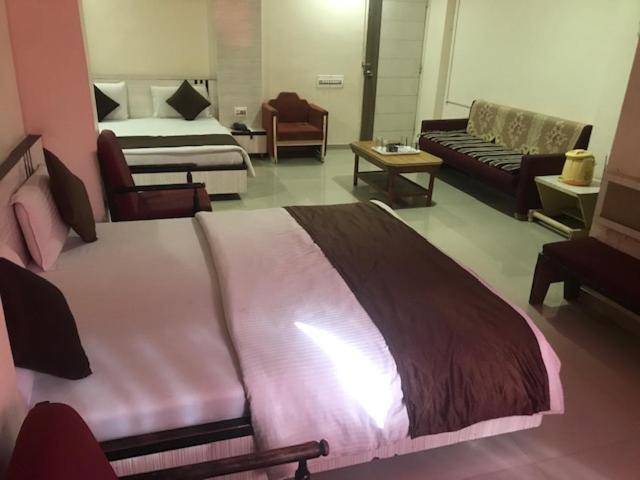 Hotel Mansarovar Ahmedabad Exterior foto