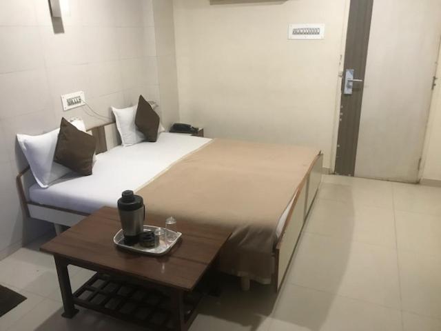 Hotel Mansarovar Ahmedabad Exterior foto